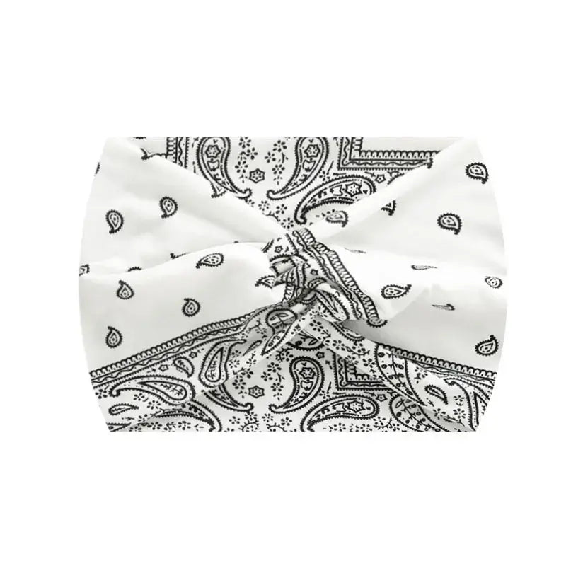 White paisley 18CM stretch printed headband with black detailing. Ideal for workouts, yoga, or casual wear.