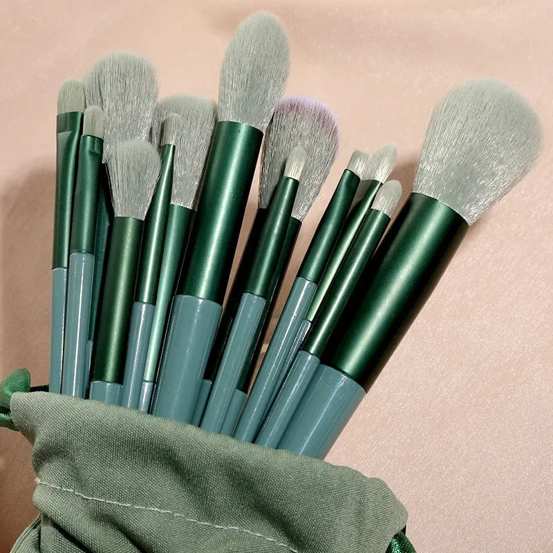 This brush set contains different fashion design brushes, made up of high-quality material, which is durable to use and will provide great care for your skin.
With fashionable and attractive hair, they will not easily to scratch your skin and easy to stick powder.